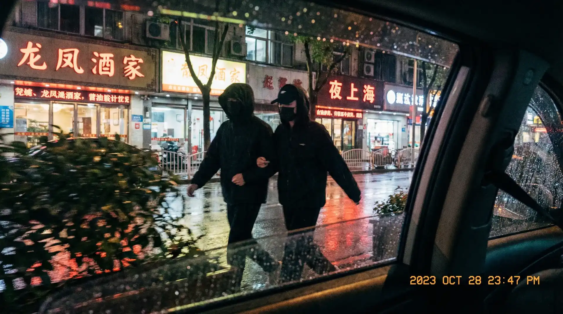 光速娱乐 - 顶流明星深夜密会现场抓拍照片